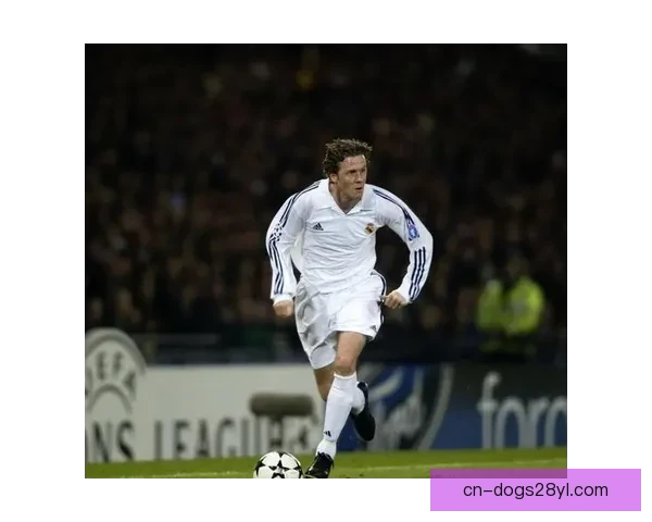 利物浦发布9596复古球衣 麦克马纳曼福勒出席